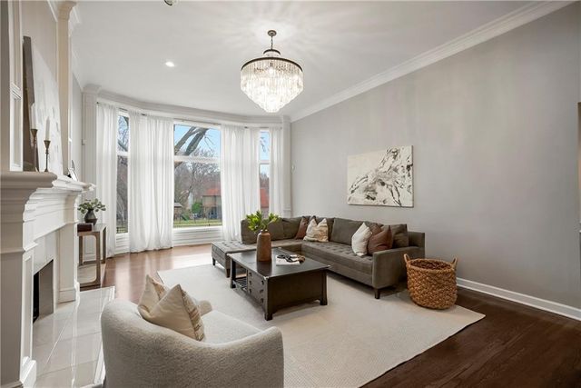 12400 Pembroke Lane, Leawood, KS 66209