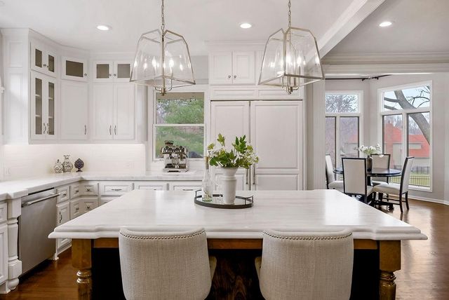 12400 Pembroke Lane, Leawood, KS 66209