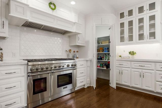 12400 Pembroke Lane, Leawood, KS 66209