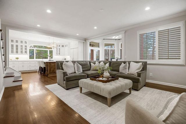 12400 Pembroke Lane, Leawood, KS 66209