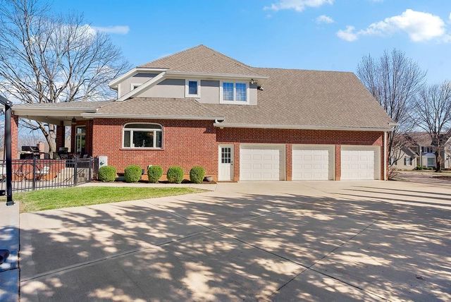 12400 Pembroke Lane, Leawood, KS 66209