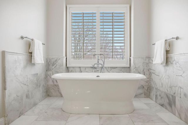 12400 Pembroke Lane, Leawood, KS 66209