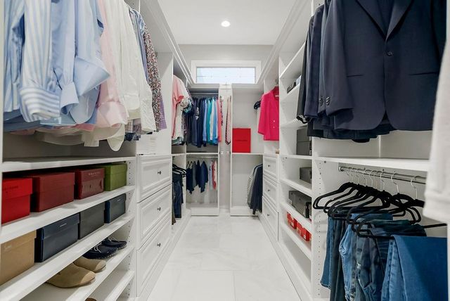 12400 Pembroke Lane, Leawood, KS 66209