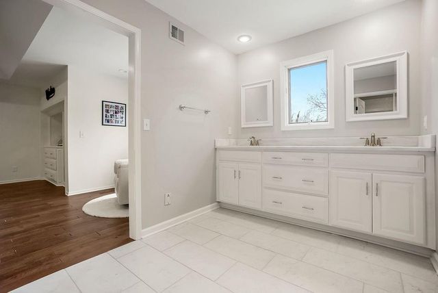 12400 Pembroke Lane, Leawood, KS 66209