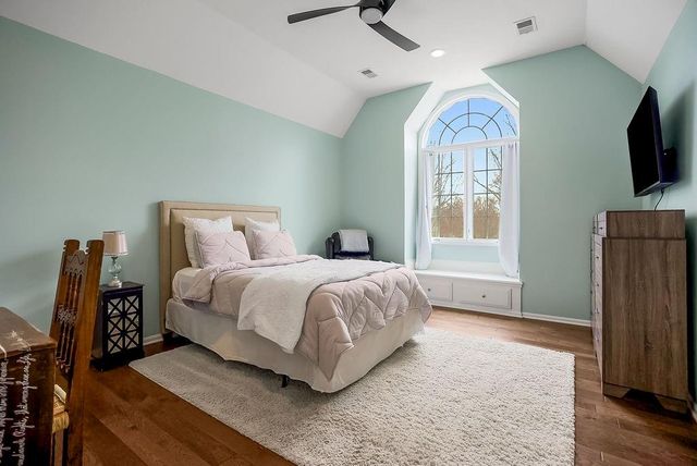 12400 Pembroke Lane, Leawood, KS 66209