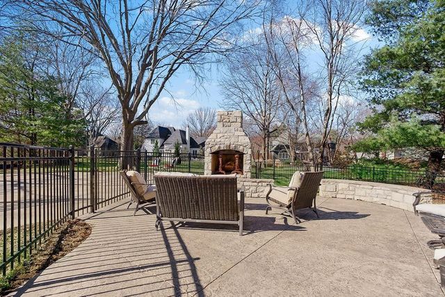 12400 Pembroke Lane, Leawood, KS 66209