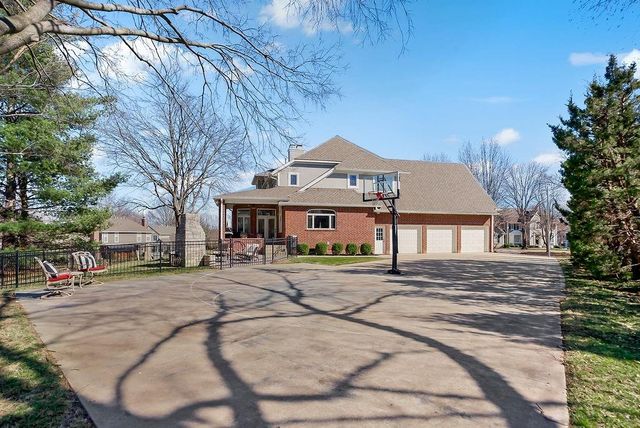 12400 Pembroke Lane, Leawood, KS 66209