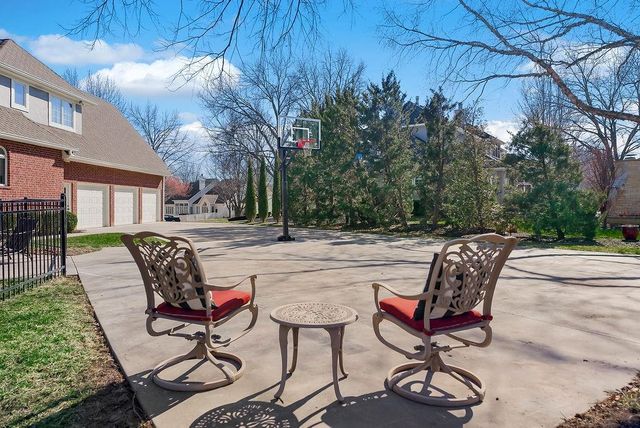 12400 Pembroke Lane, Leawood, KS 66209