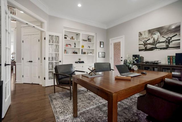 12400 Pembroke Lane, Leawood, KS 66209