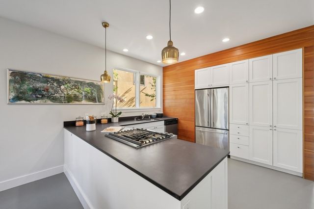 1126 Ocean Avenue, Oakland, CA 94608