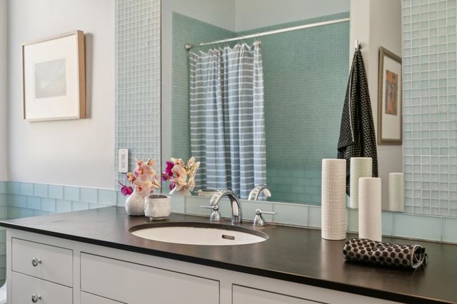 1126 Ocean Avenue, Oakland, CA 94608