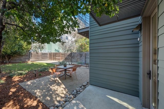 1126 Ocean Avenue, Oakland, CA 94608