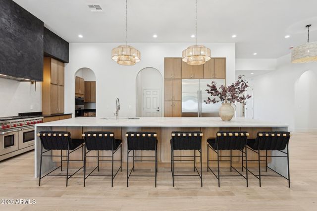 4512 N 38TH Street, Phoenix, AZ 85018