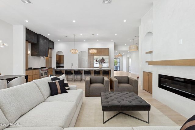 4512 N 38TH Street, Phoenix, AZ 85018