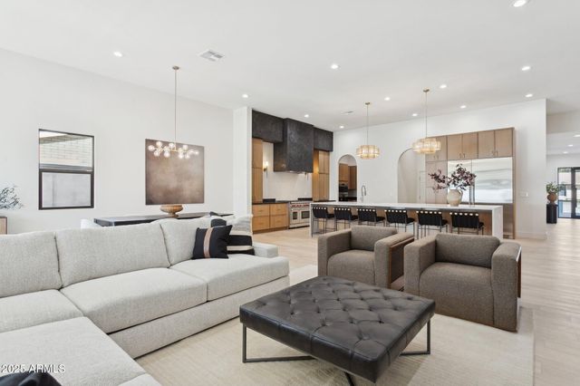 4512 N 38TH Street, Phoenix, AZ 85018