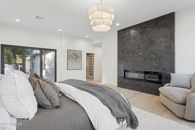 4512 N 38TH Street, Phoenix, AZ 85018