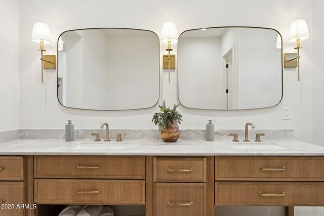 4512 N 38TH Street, Phoenix, AZ 85018