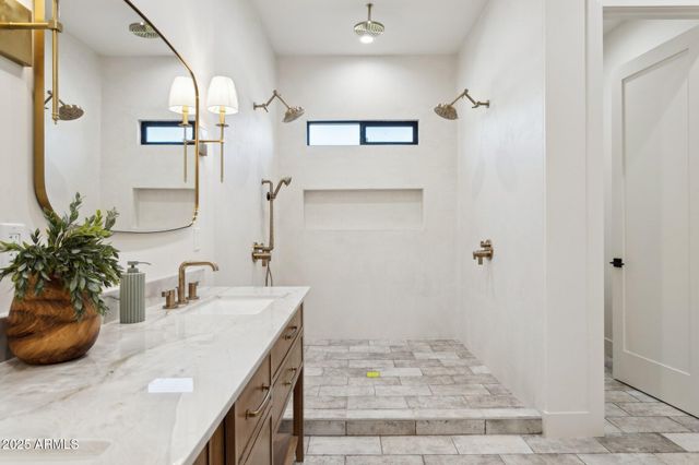 4512 N 38TH Street, Phoenix, AZ 85018