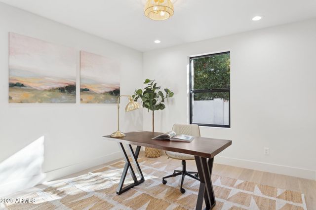 4512 N 38TH Street, Phoenix, AZ 85018