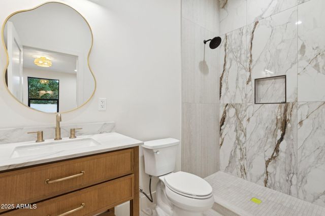 4512 N 38TH Street, Phoenix, AZ 85018