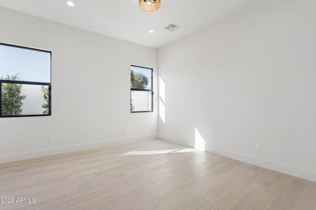 4512 N 38TH Street, Phoenix, AZ 85018