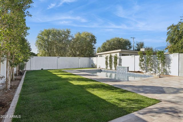 4512 N 38TH Street, Phoenix, AZ 85018