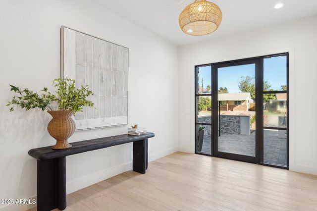 4512 N 38TH Street, Phoenix, AZ 85018