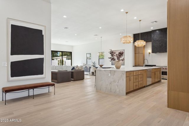 4512 N 38TH Street, Phoenix, AZ 85018