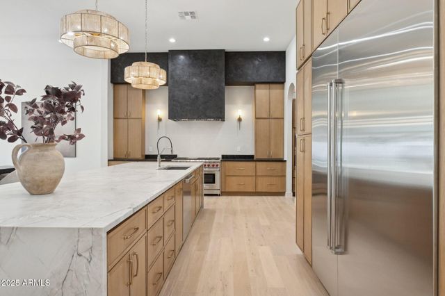 4512 N 38TH Street, Phoenix, AZ 85018