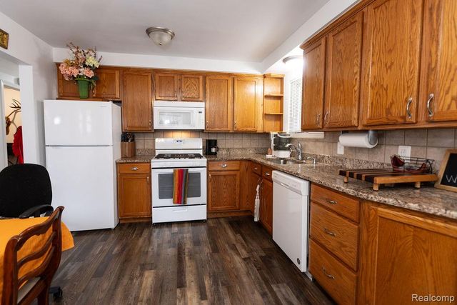 24636 Almond Avenue, Eastpointe, MI 48021