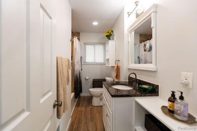 24636 Almond Avenue, Eastpointe, MI 48021