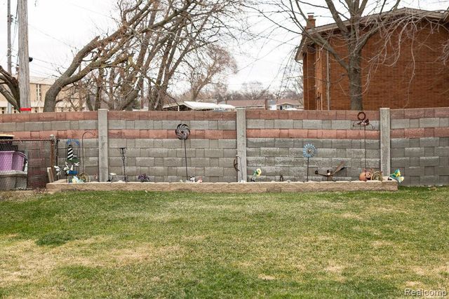 24636 Almond Avenue, Eastpointe, MI 48021