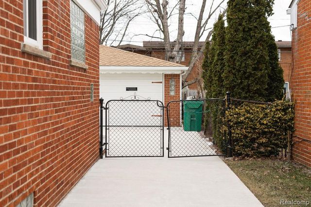 24636 Almond Avenue, Eastpointe, MI 48021