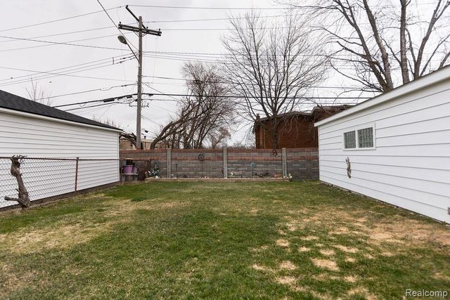 24636 Almond Avenue, Eastpointe, MI 48021