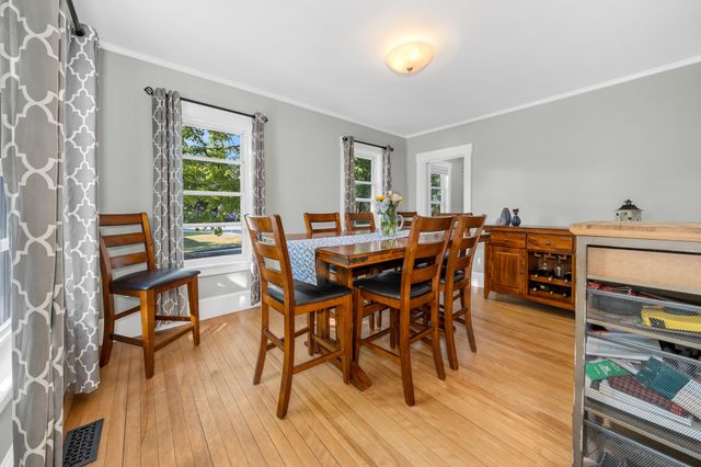 234 Elm St, Amesbury, MA 01913