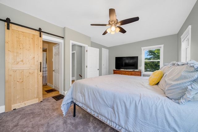 234 Elm St, Amesbury, MA 01913