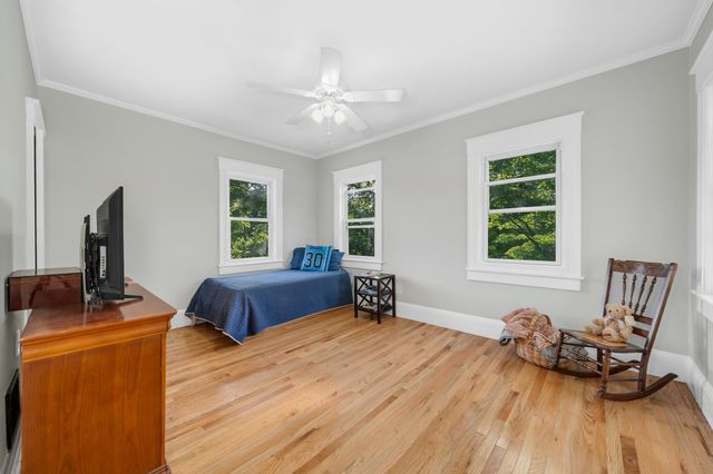 234 Elm St, Amesbury, MA 01913