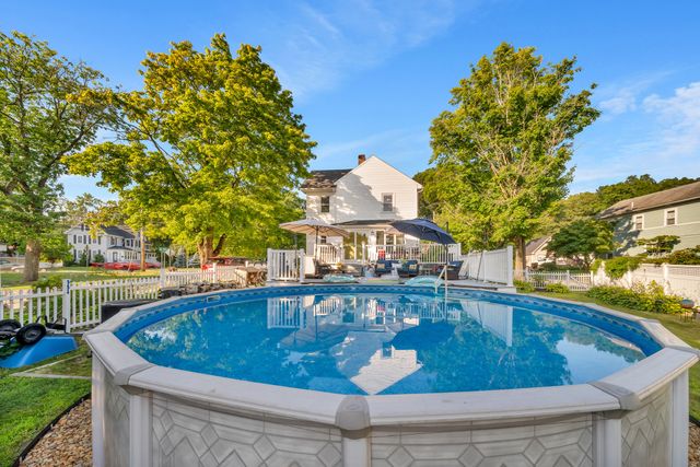 234 Elm St, Amesbury, MA 01913