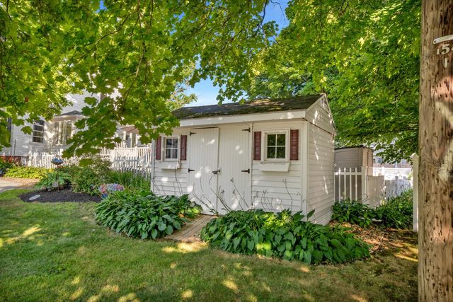 234 Elm St, Amesbury, MA 01913
