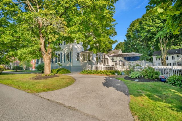 234 Elm St, Amesbury, MA 01913