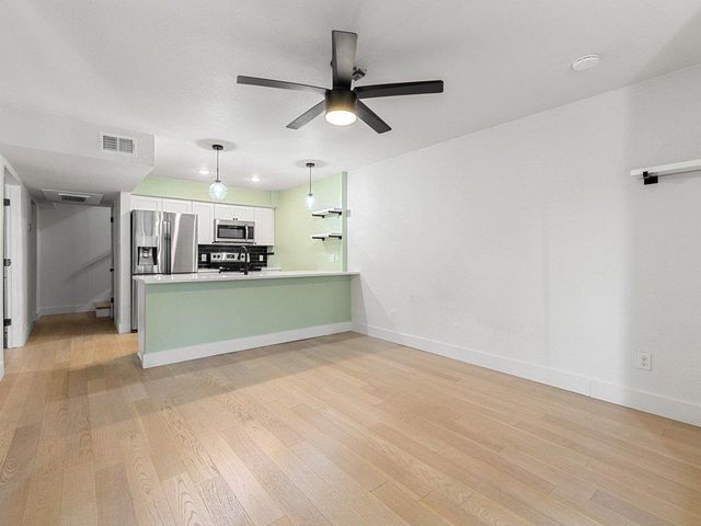 909 Reinli ST 102, Austin, TX 78751