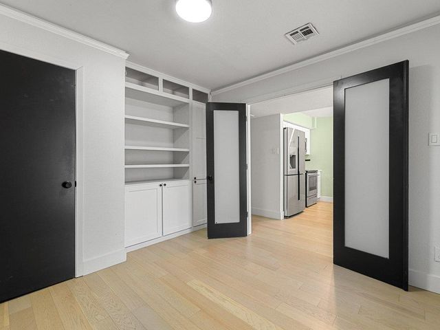 909 Reinli ST 102, Austin, TX 78751