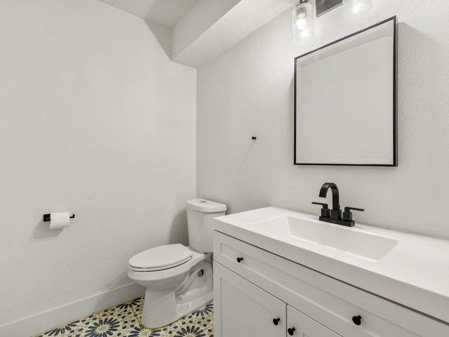 909 Reinli ST 102, Austin, TX 78751