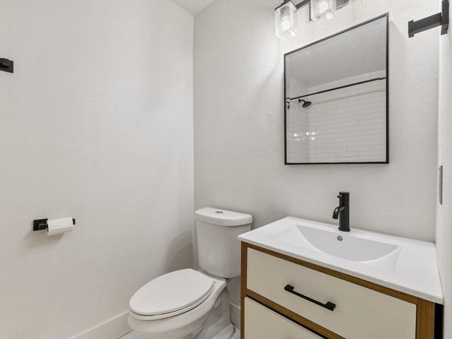 909 Reinli ST 102, Austin, TX 78751