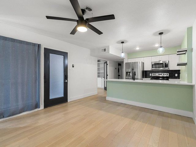 909 Reinli ST 102, Austin, TX 78751