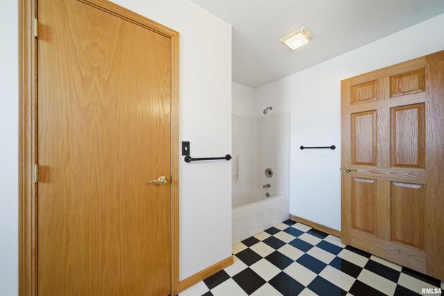 315 OAKBROOK Drive, East Peoria, IL 61611