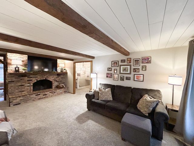 1166 Maplewood Drive, Worthington, MN 56187