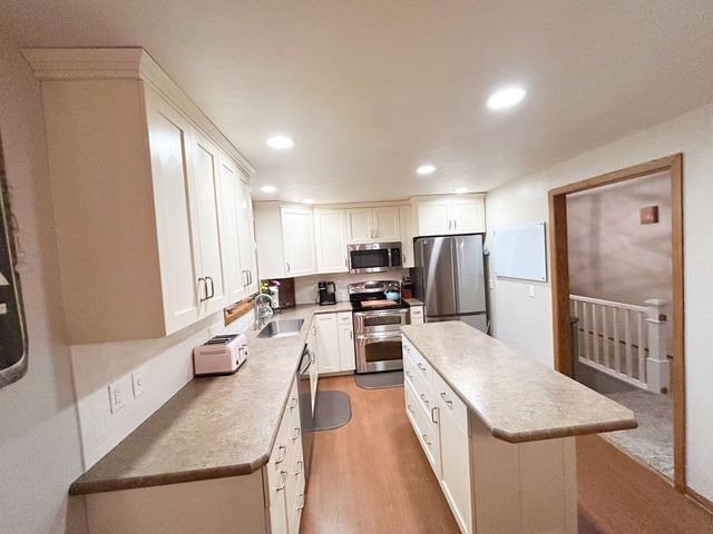 1166 Maplewood Drive, Worthington, MN 56187