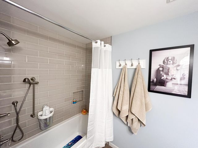 1166 Maplewood Drive, Worthington, MN 56187