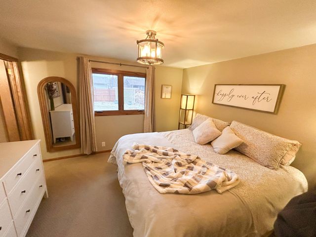 1166 Maplewood Drive, Worthington, MN 56187